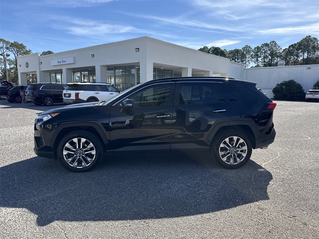 2019 Toyota RAV4 Limited photo 3