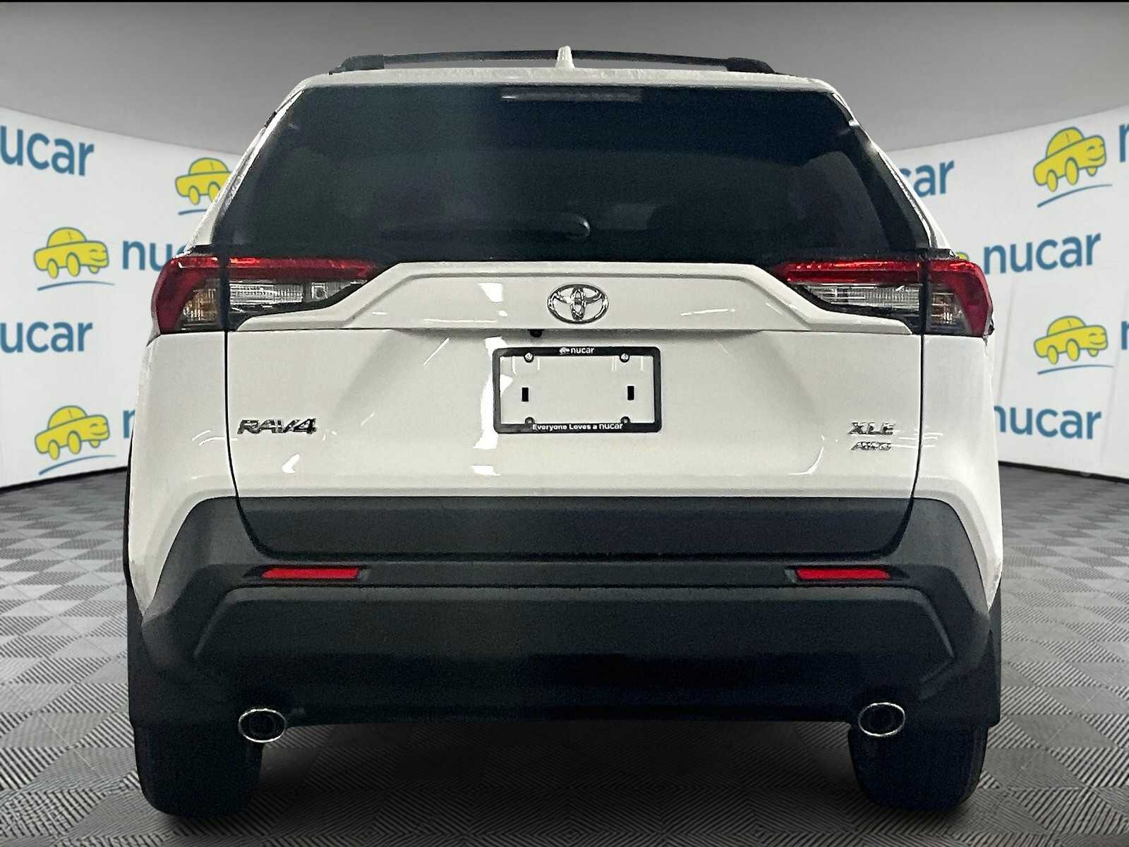 2025 Toyota RAV4 XLE photo 3