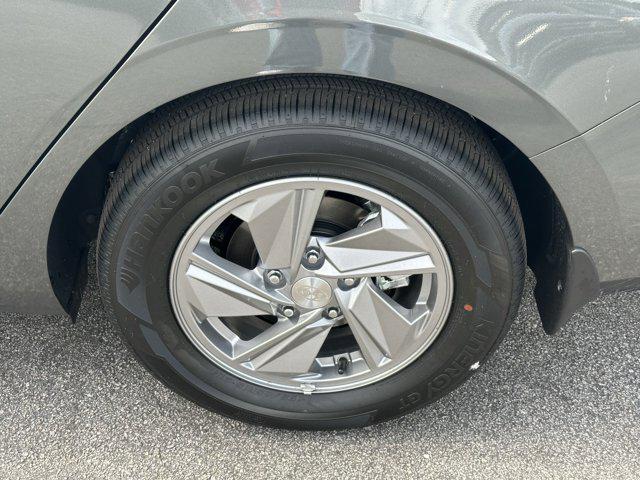 2025 Hyundai Elantra SE photo 16