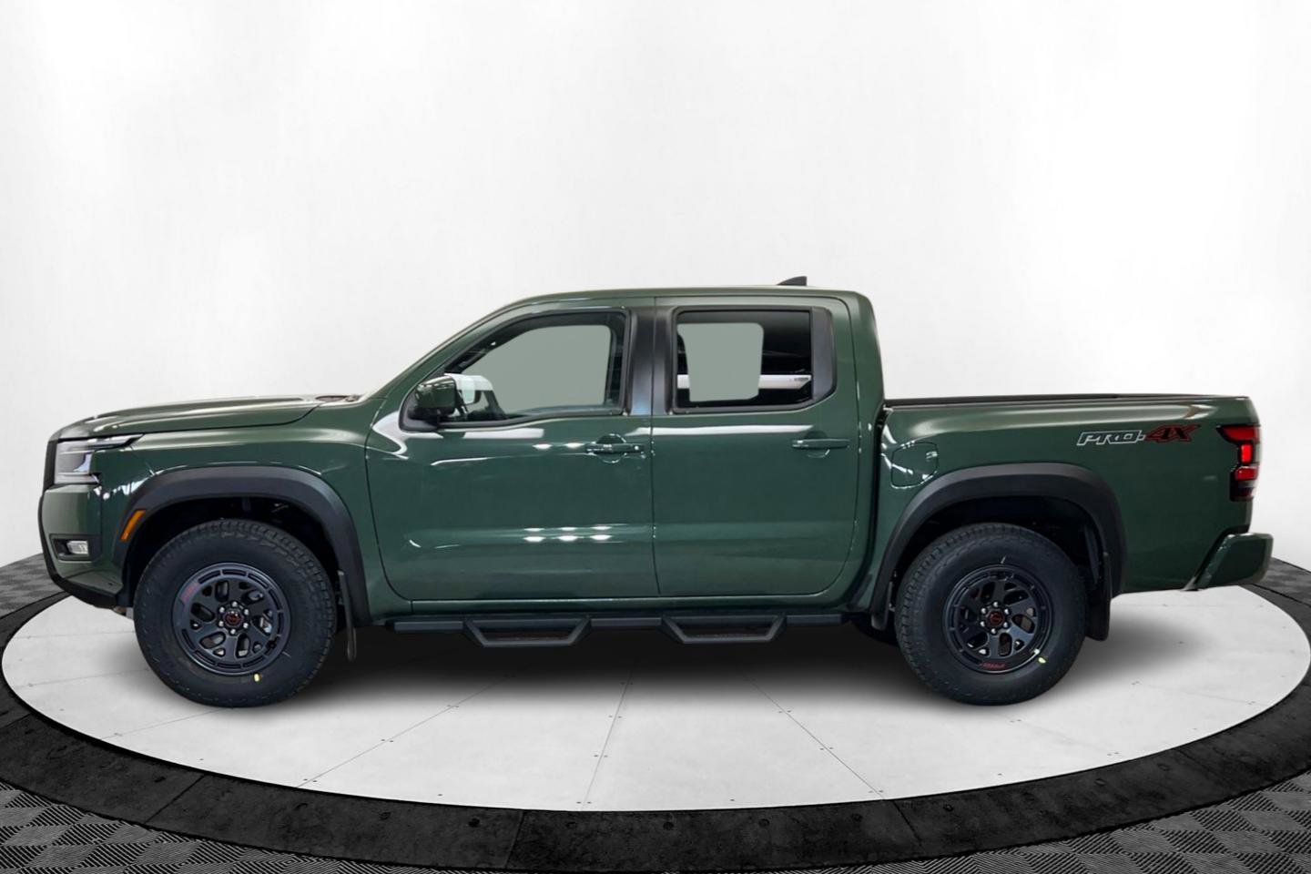 2025 Nissan Frontier PRO-4X photo 2