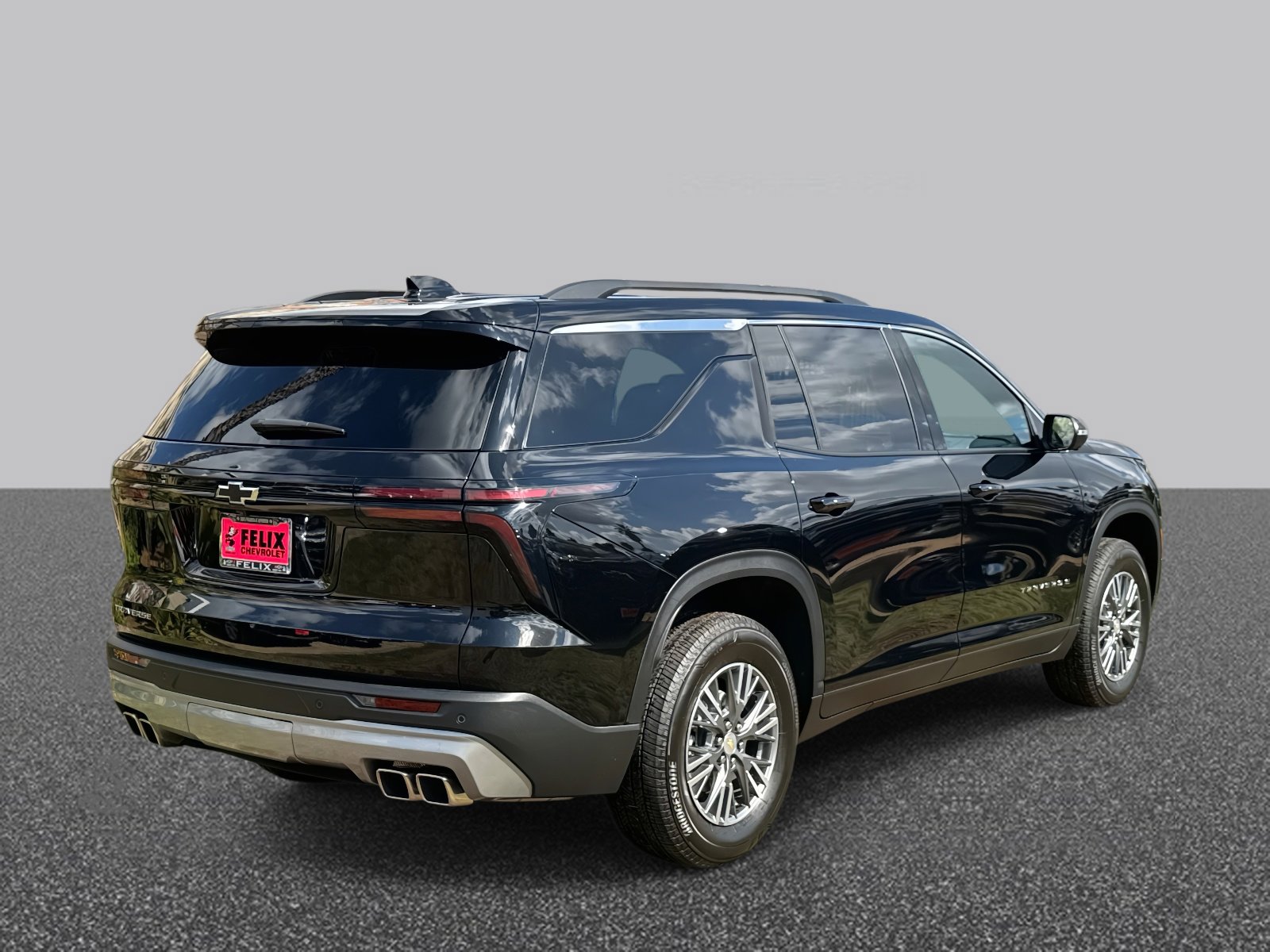 2025 Chevrolet Traverse photo 4