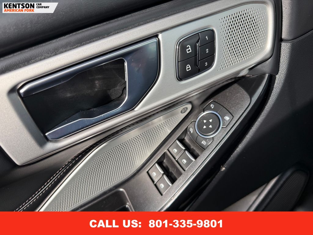 2021 Ford Explorer Platinum photo 19