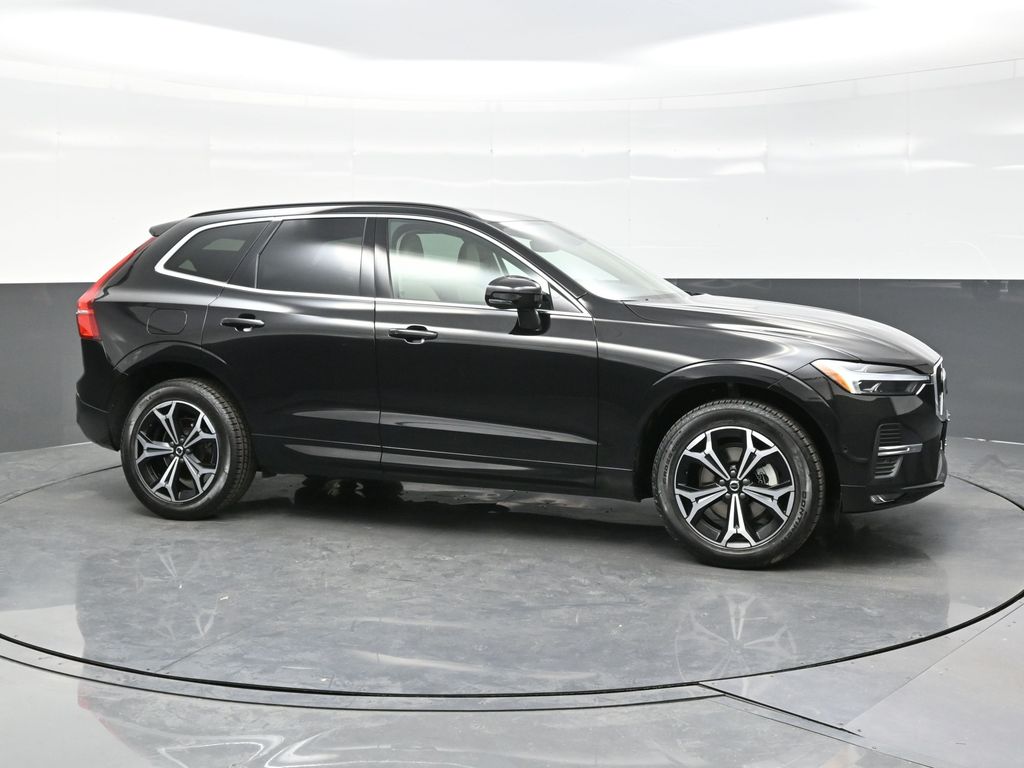 2022 Volvo XC60 B5 Momentum photo 6