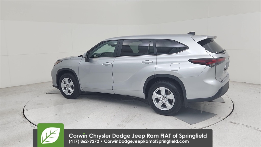 2024 Toyota Highlander LE photo 10