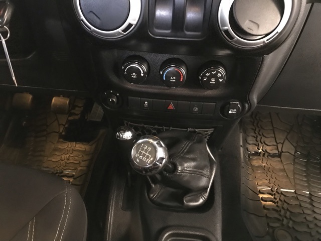 2014 Jeep Wrangler Rubicon photo 17
