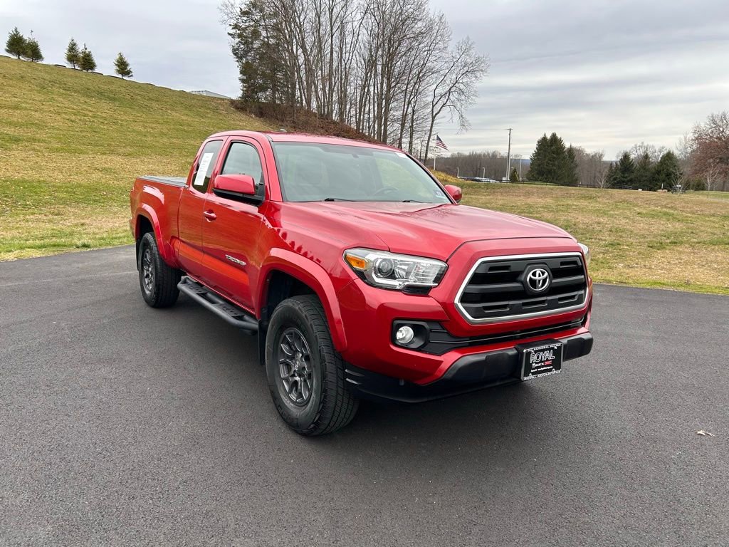 2017 Toyota Tacoma SR5's photo