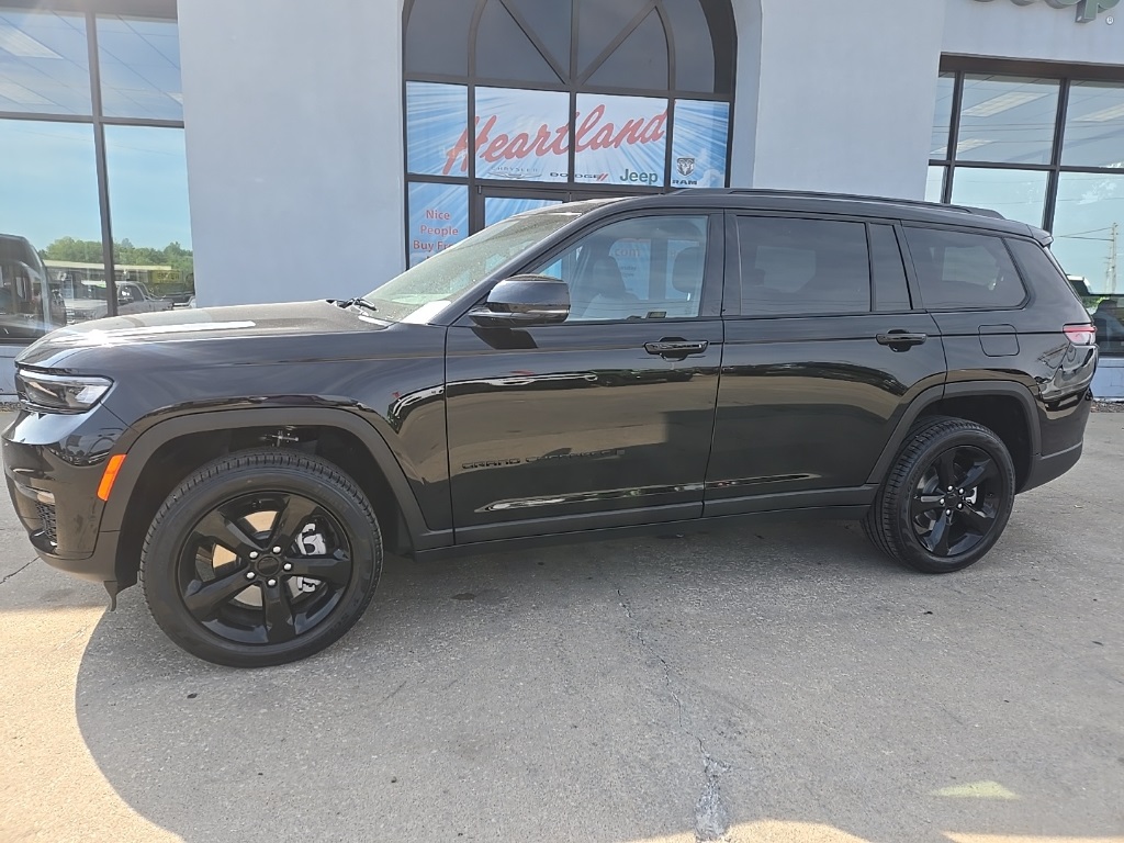 2025 Jeep Grand Cherokee Limited photo 3