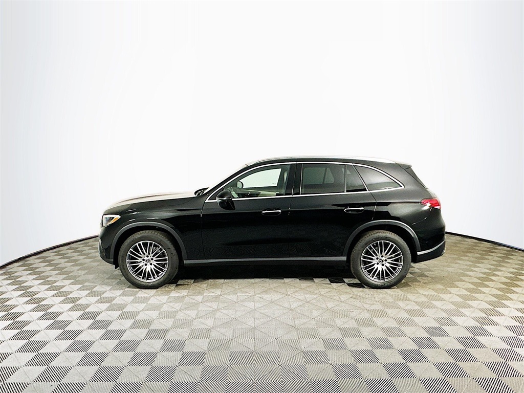 2026 Mercedes Benz GLC 300 4MATIC photo 3