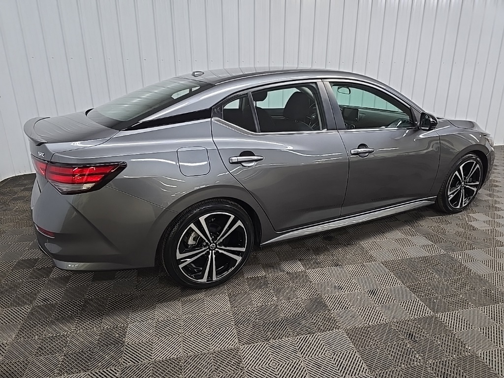 2021 Nissan Sentra SR photo 3