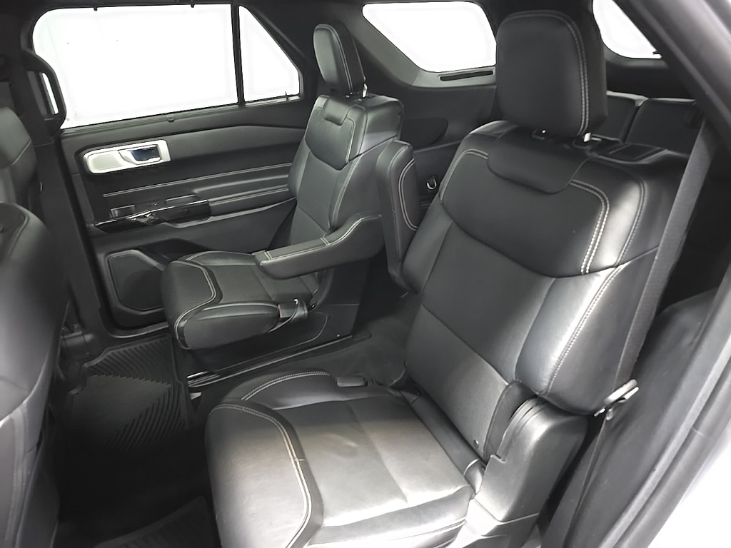 2022 Ford Explorer ST photo 32