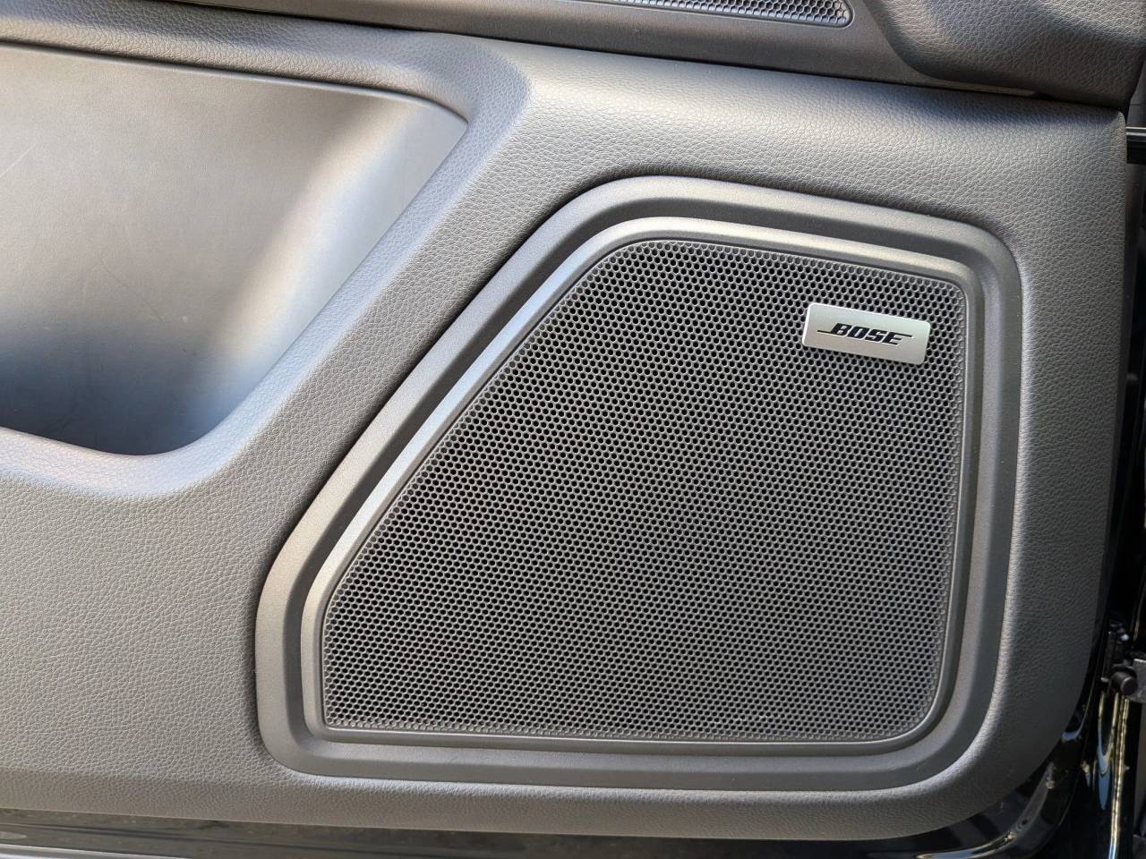 2025 Porsche Macan Base photo 14