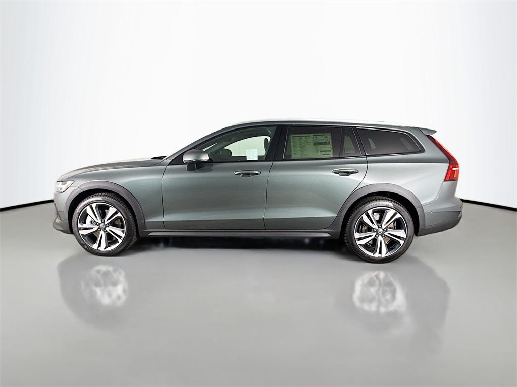 2026 Volvo V60 Cross Country B5 Plus photo 4