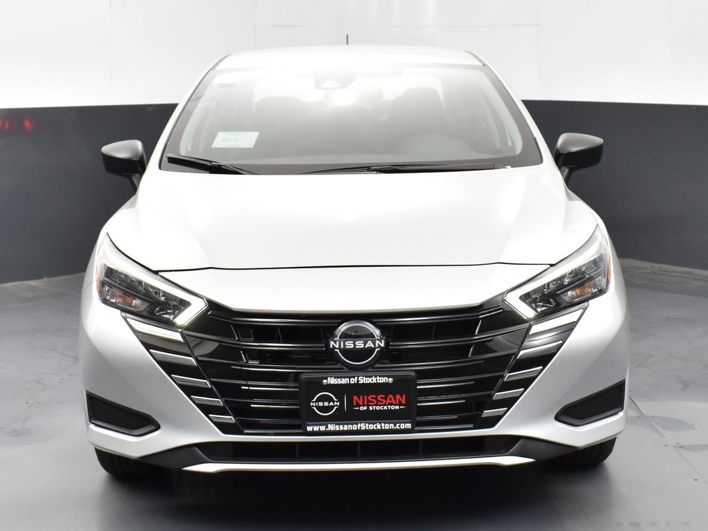 2025 Nissan Versa 1.6 S photo 2