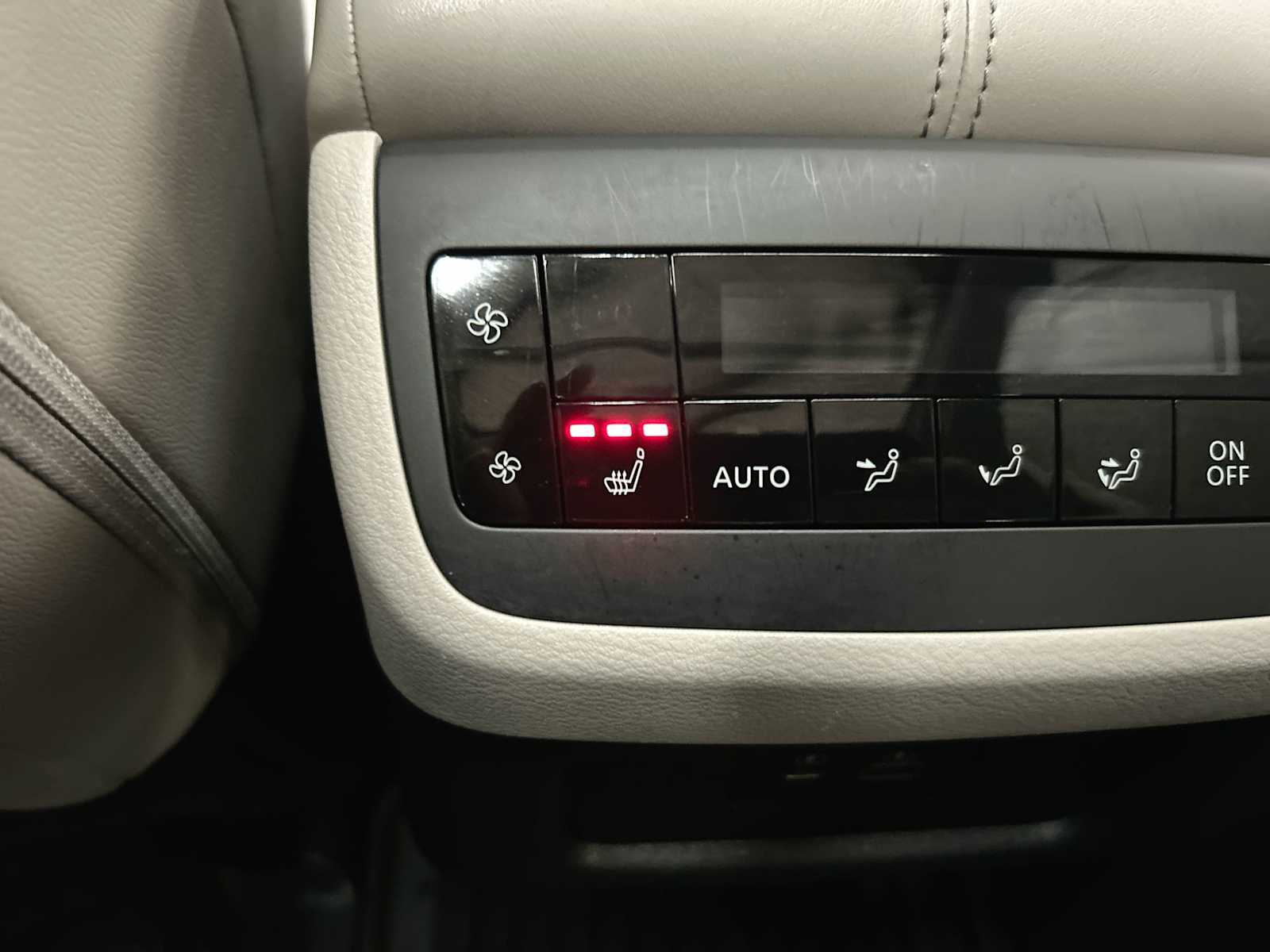 2024 Nissan Pathfinder SL photo 31