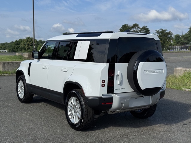 2025 Land Rover Defender 110 S photo 3