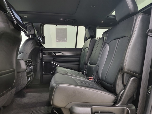 2024 Jeep Wagoneer Series III photo 15