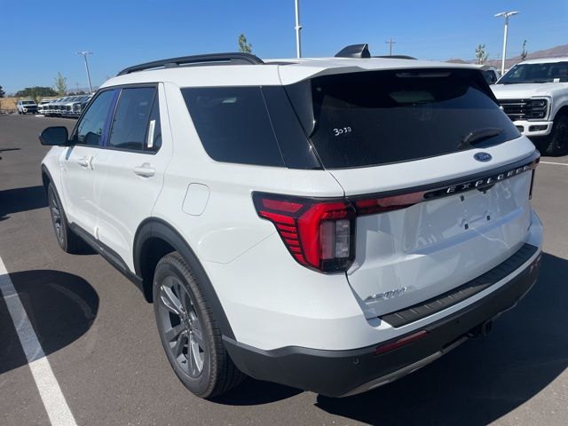 2025 Ford Explorer photo 2