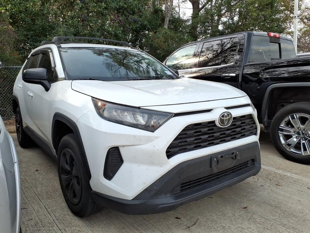 2020 Toyota RAV4 LE's photo