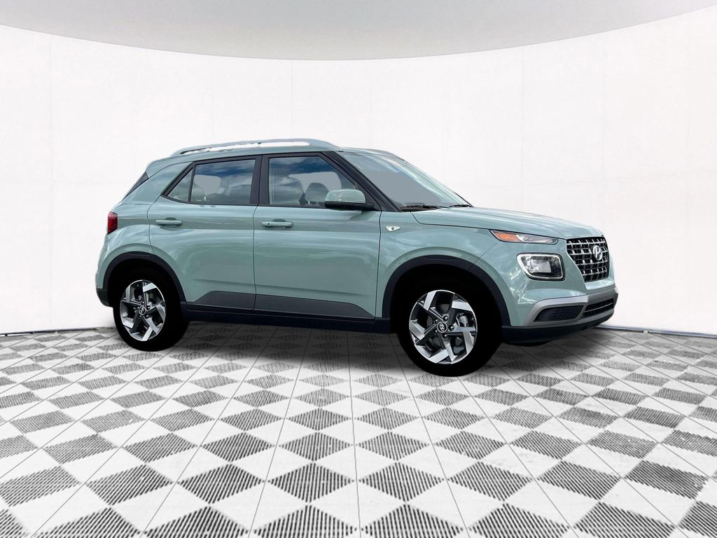 2025 Hyundai Venue SEL photo 10