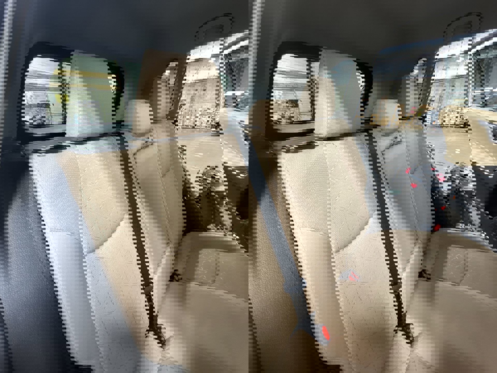 2022 Toyota RAV4 Hybrid XLE photo 23