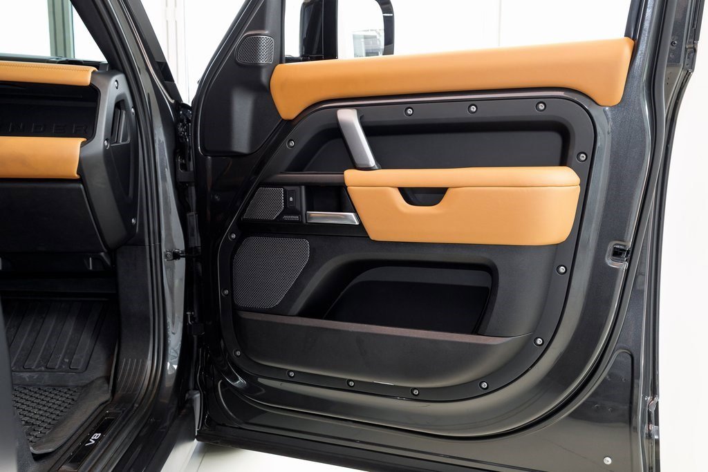 2024 Land Rover Defender Carpathian Edition photo 33