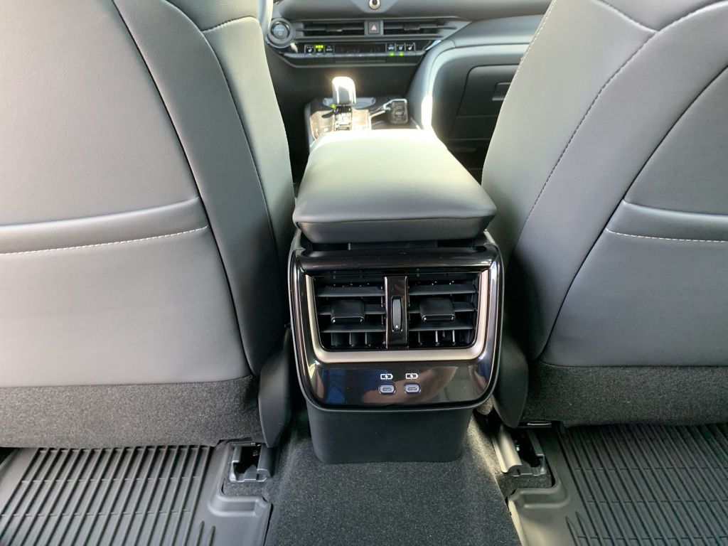 2025 Toyota Crown Signia Limited photo 11