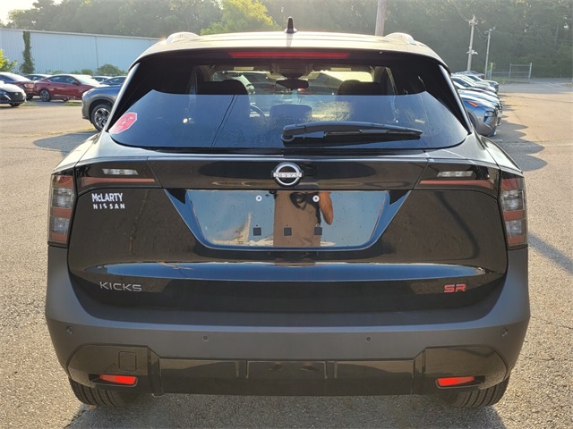 2025 Nissan Kicks SR photo 3