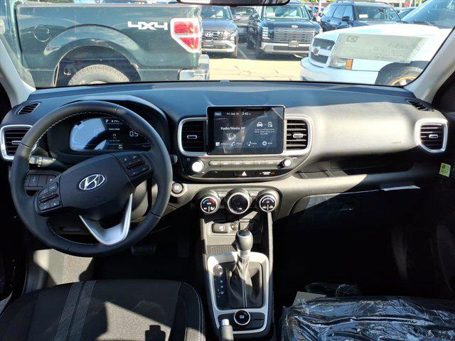 2025 Hyundai Venue SEL photo 9