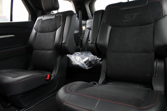 2025 Ford Explorer ST photo 3