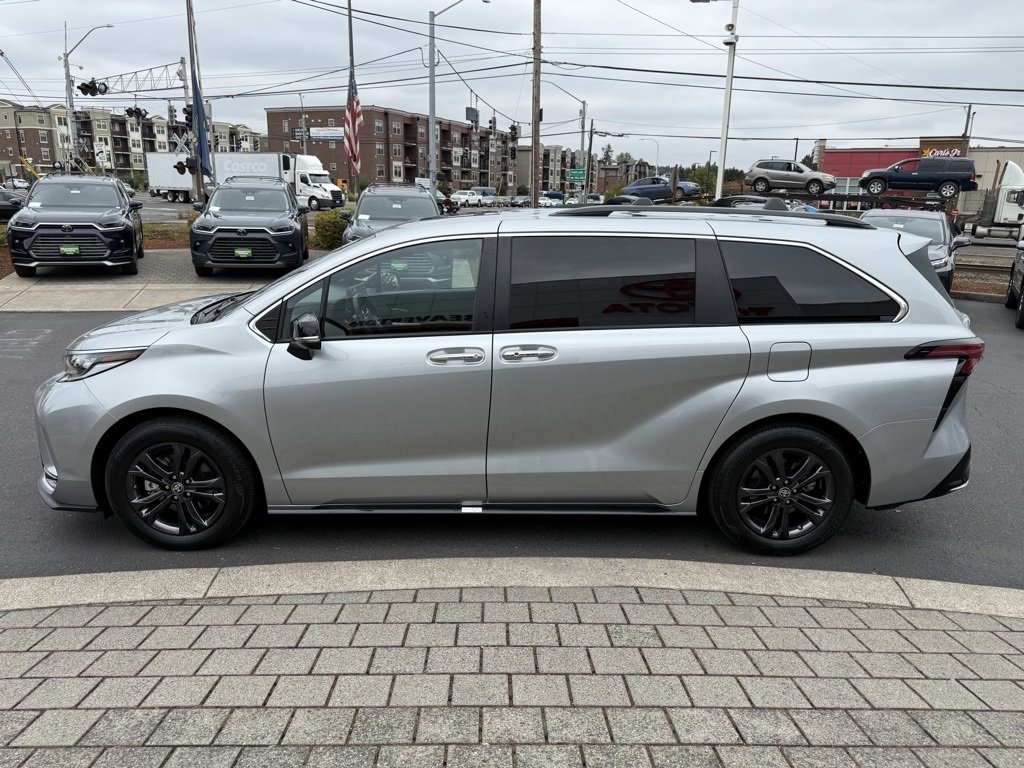 2024 Toyota Sienna XSE photo 2