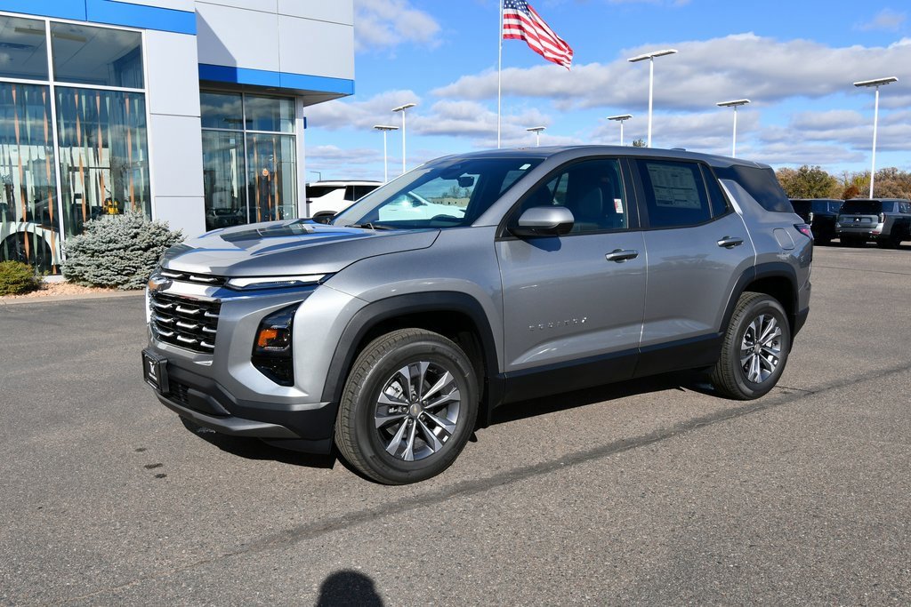 2026 Chevrolet Equinox LT photo 2