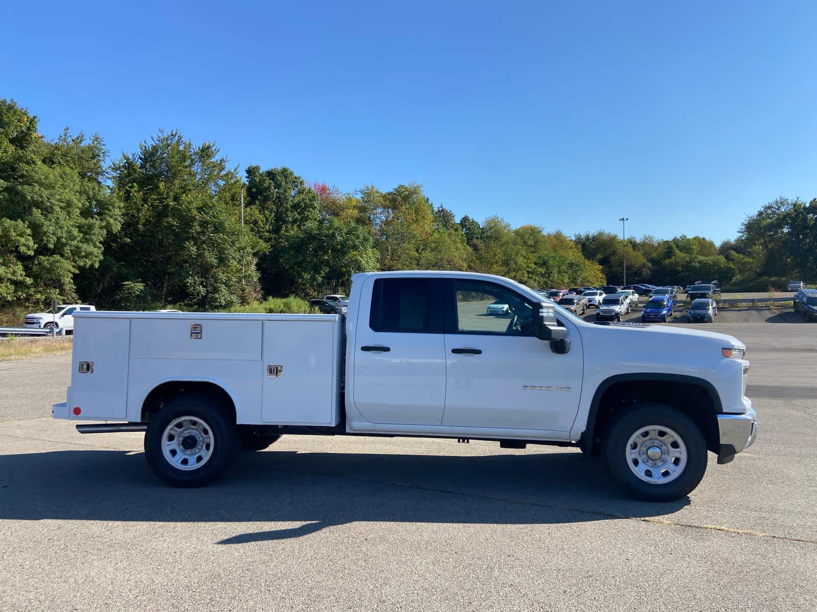 2025 Chevrolet Silverado 3500HD photo 2