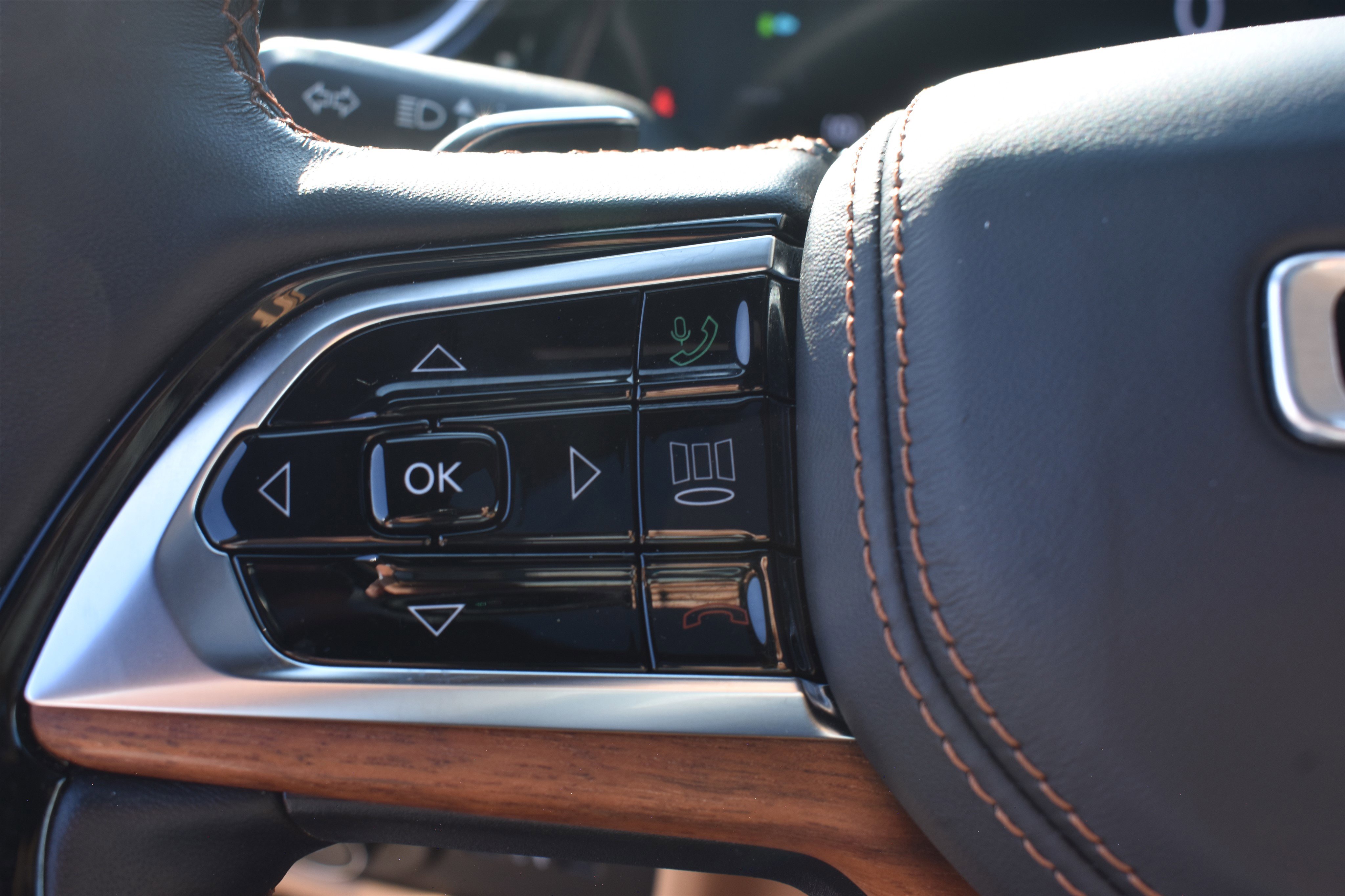 2022 Jeep Cherokee Summit 4xe photo 12