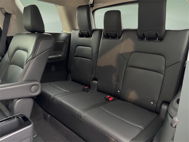2025 Nissan Pathfinder SL photo 18