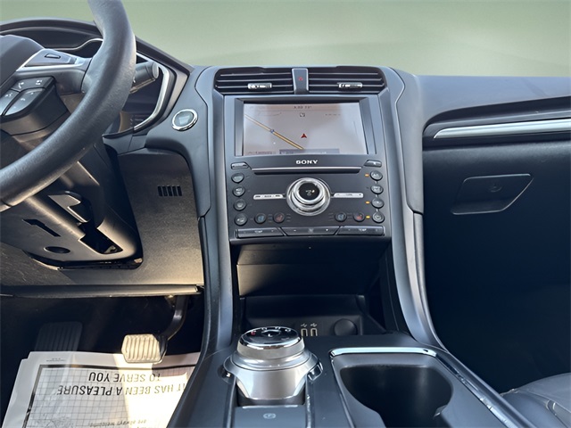 2020 Ford Fusion Hybrid Titanium photo 14