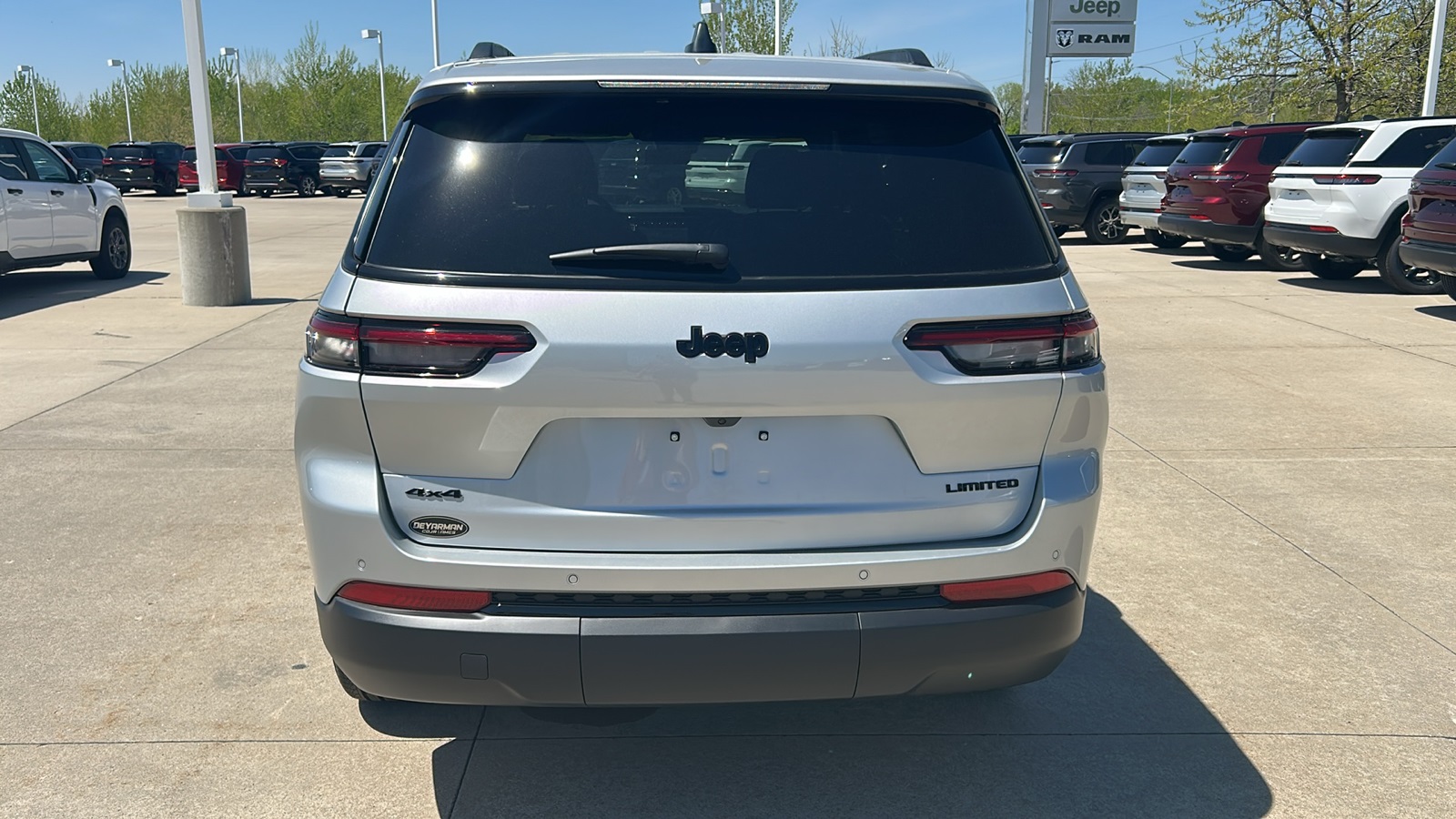 2025 Jeep Grand Cherokee Limited photo 4