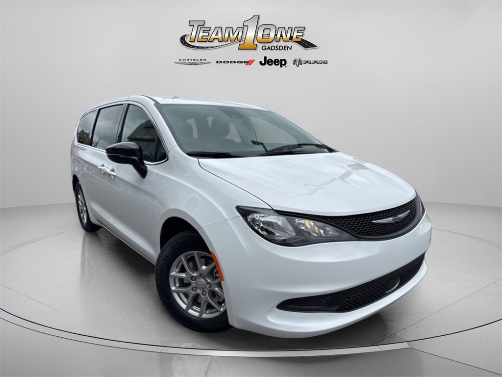 2026 Chrysler Voyager LX's photo