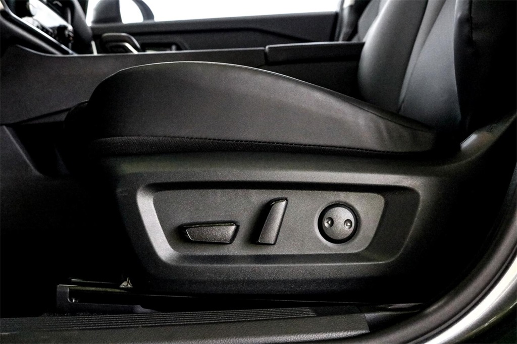 2025 Nissan Rogue SV photo 7