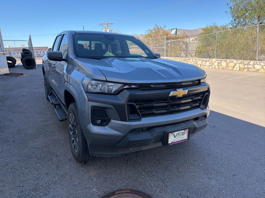 2023 Chevrolet Colorado LT photo 2