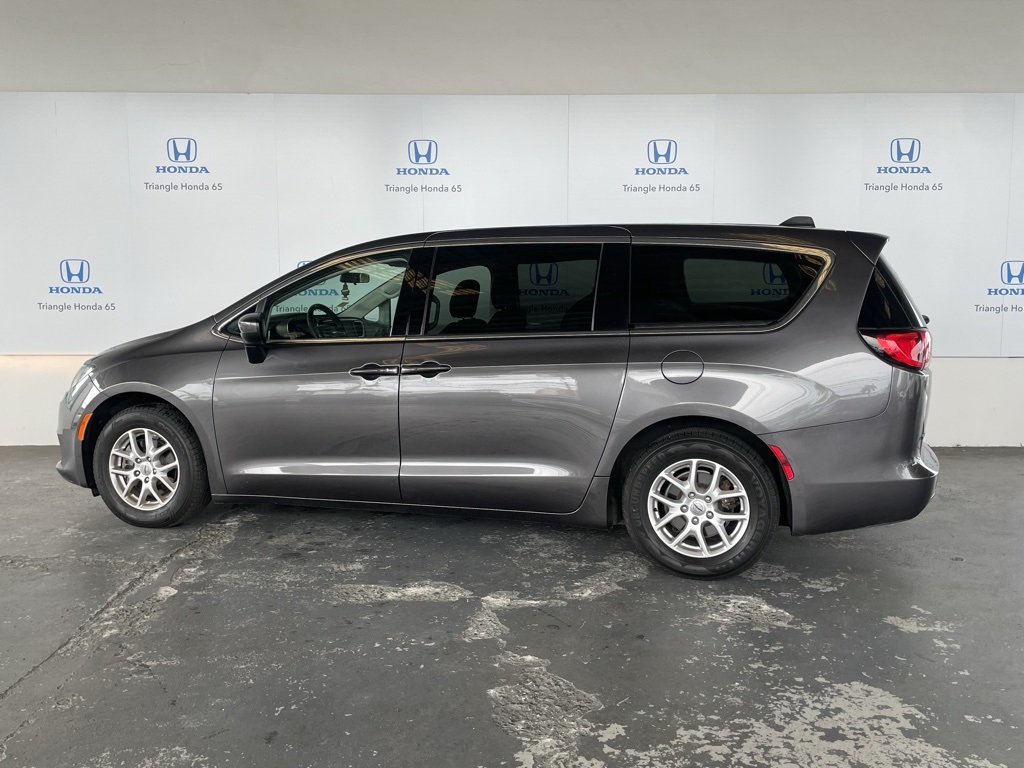 2022 Chrysler Voyager LX photo 3