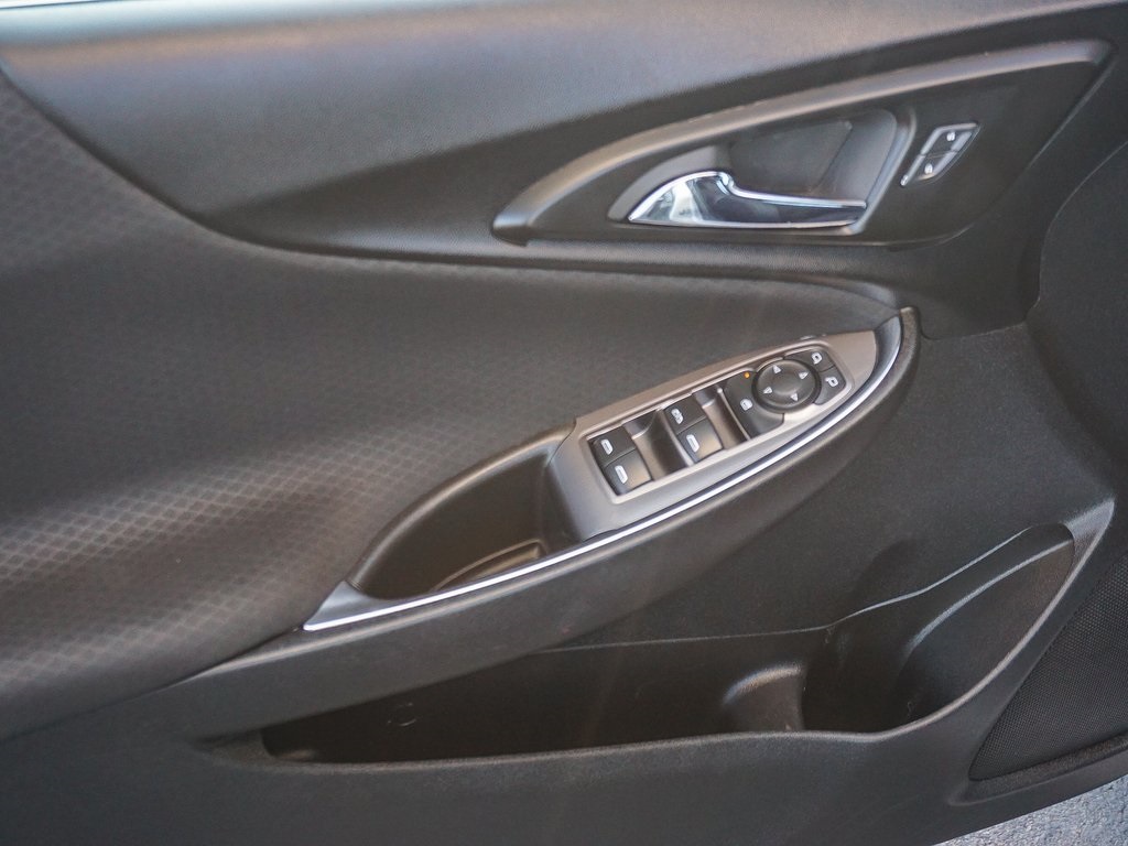 2017 Chevrolet Malibu 1LT photo 18