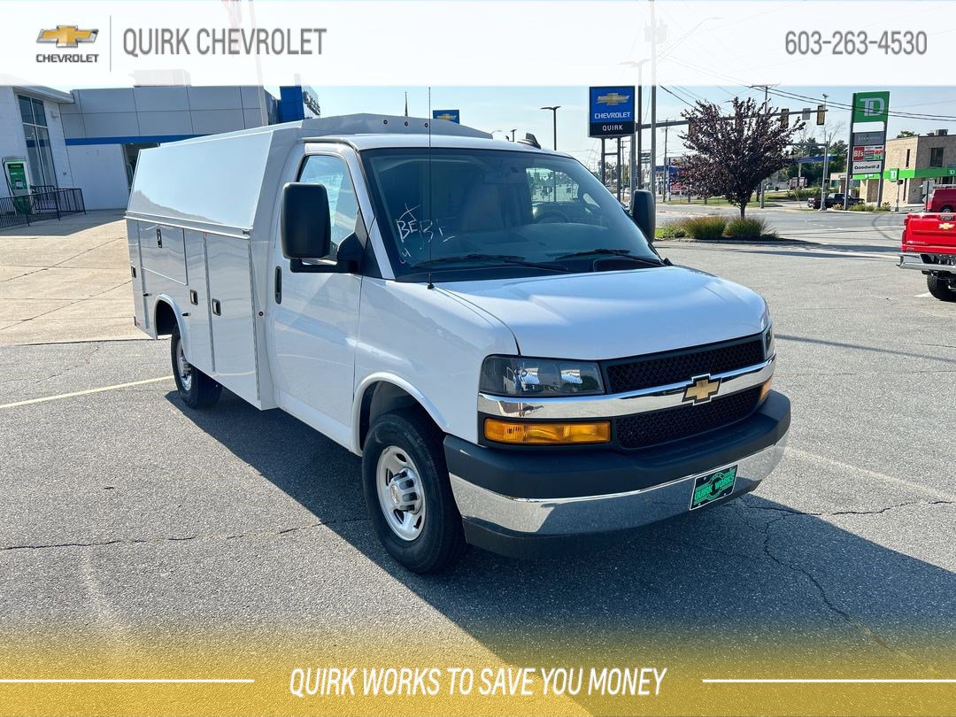 2025 Chevrolet Express Cutaway Base's photo