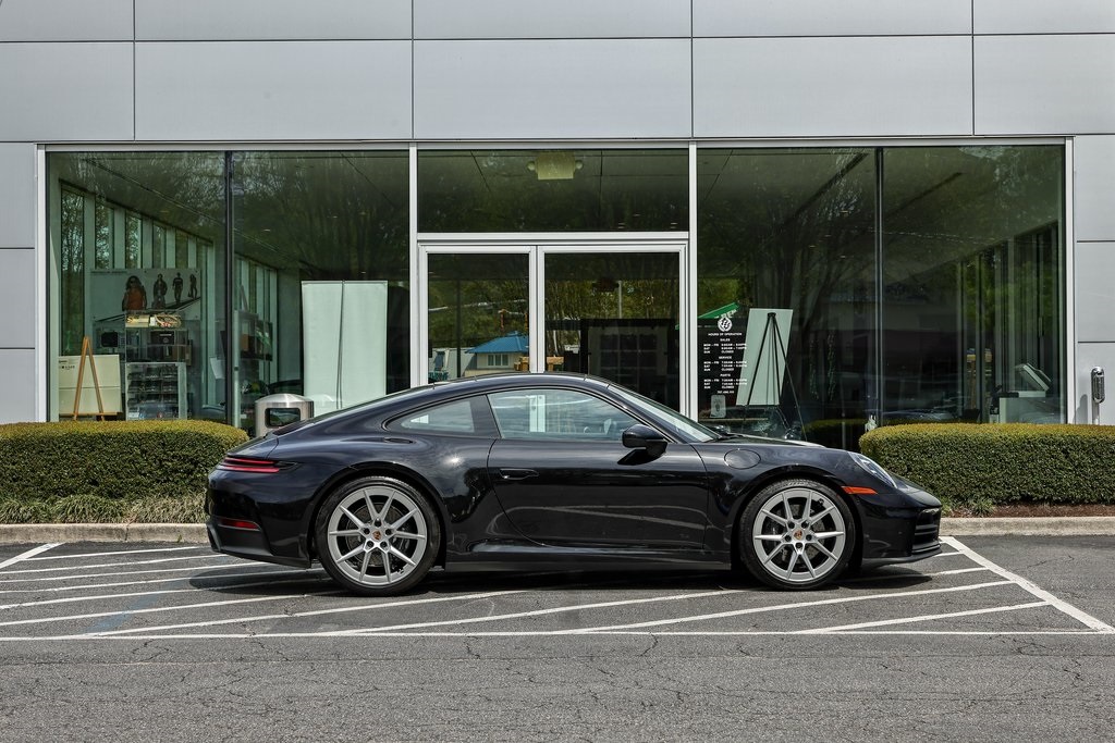2025 Porsche 911 photo 8