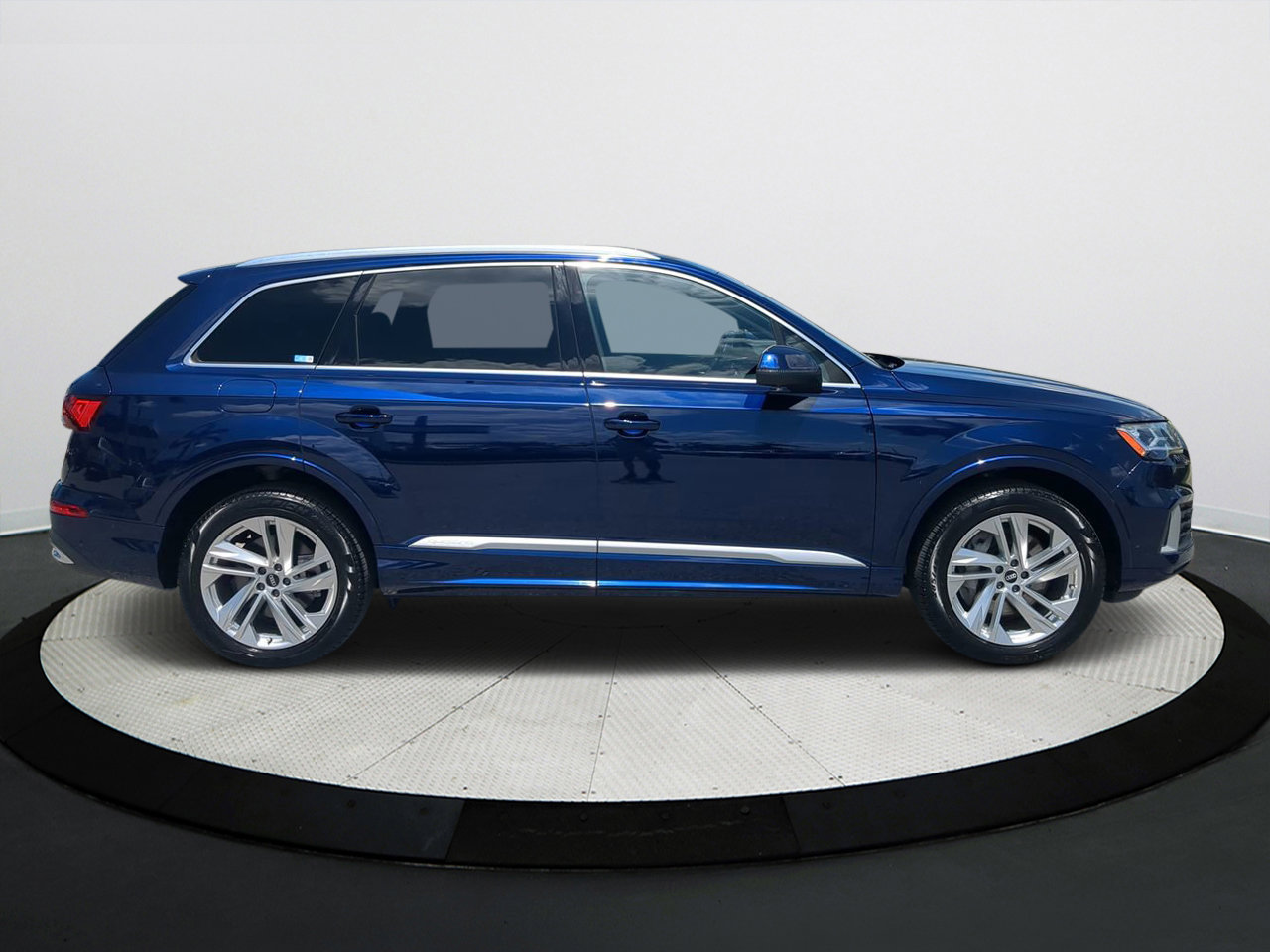 2021 Audi Q7 45 Premium Plus photo 2