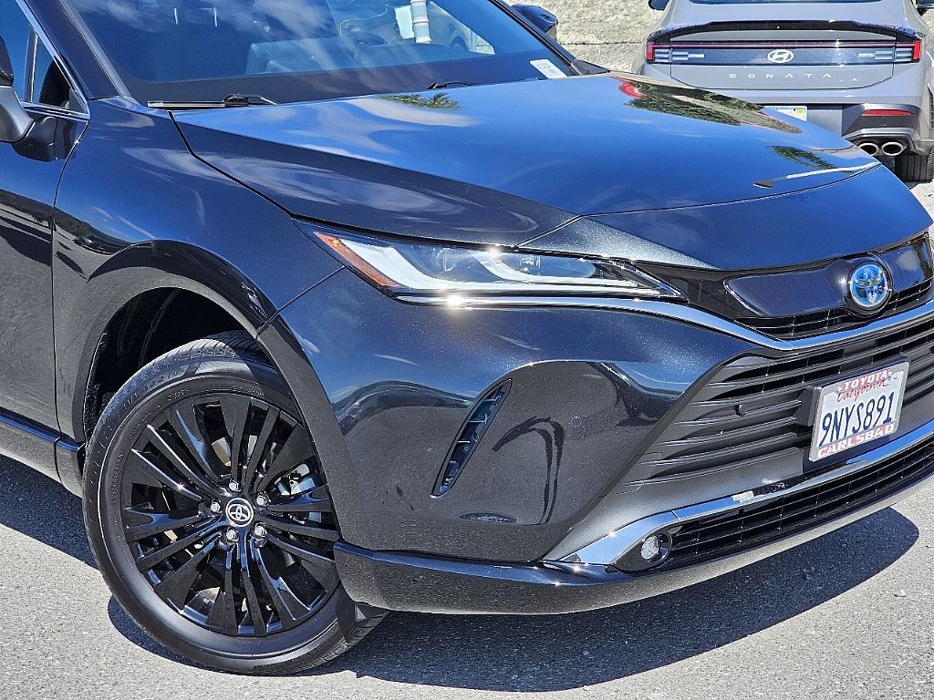 2024 Toyota Venza photo 3