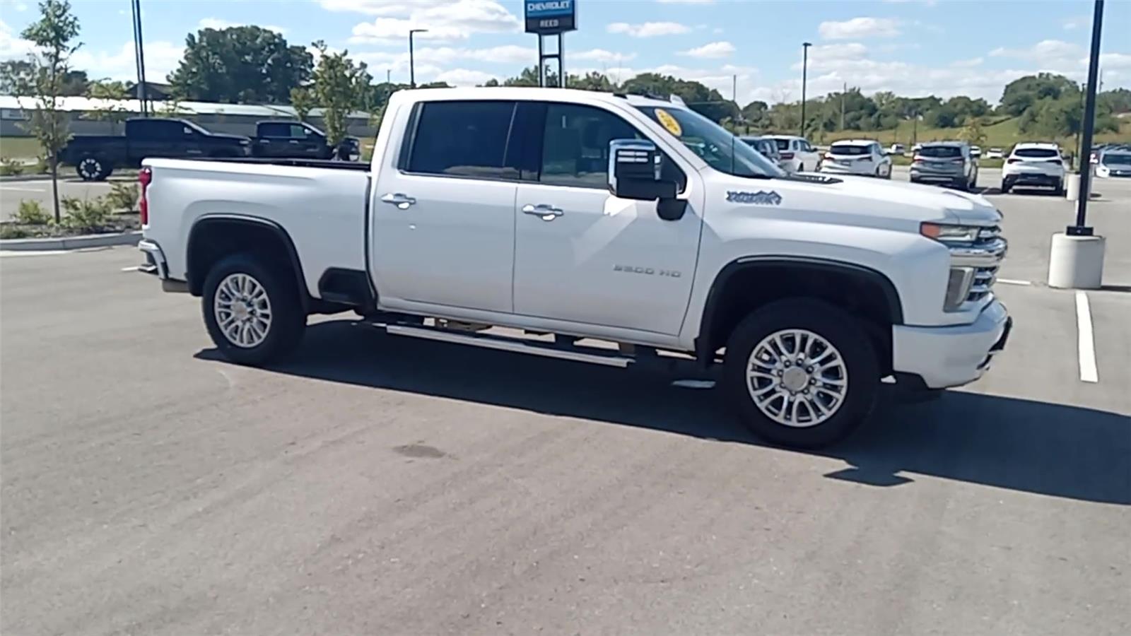 2022 Chevrolet Silverado 3500HD High Country photo 2