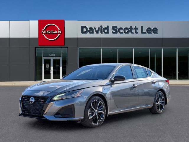 2025 Nissan Altima SR's photo