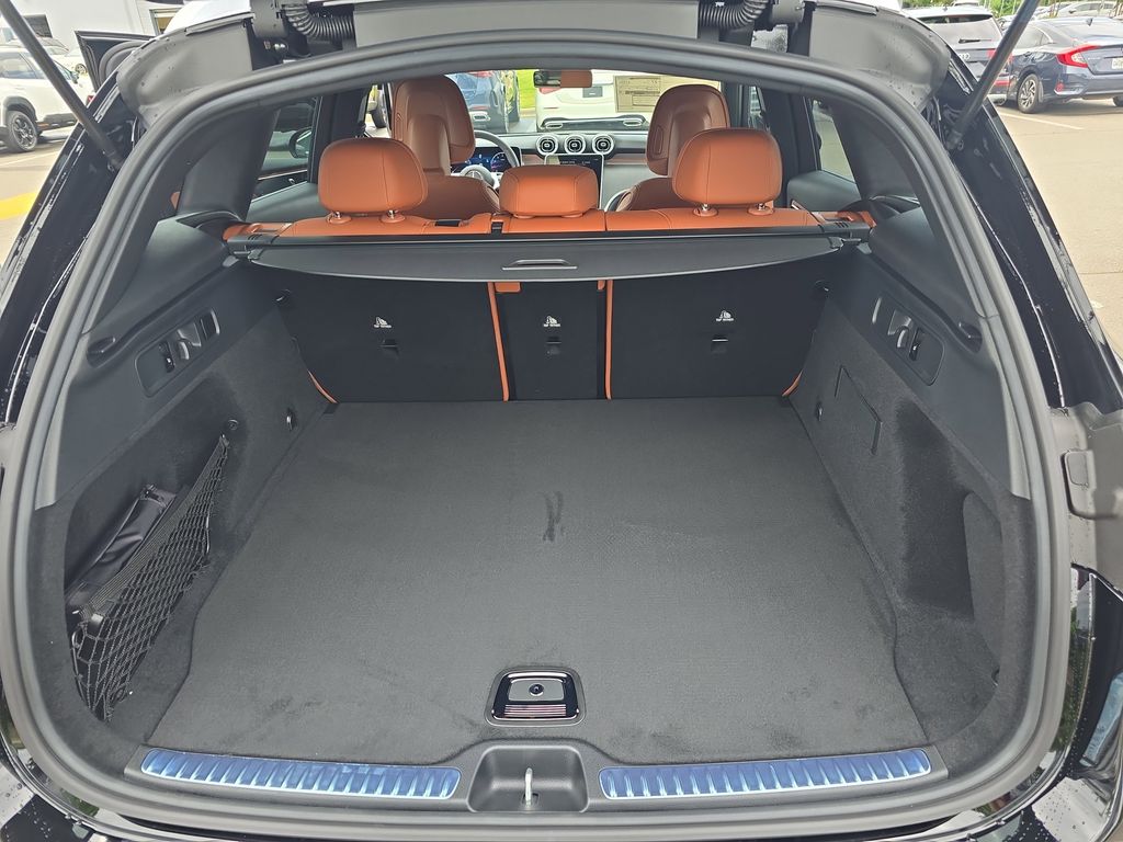 2025 Mercedes Benz GLC 300 photo 9