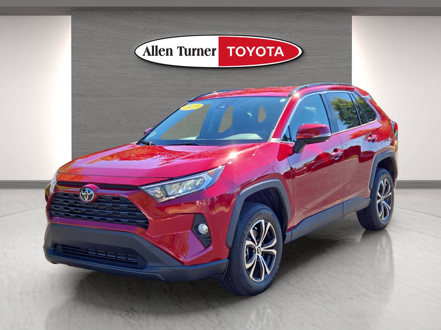 2021 Toyota RAV4 XLE photo 3
