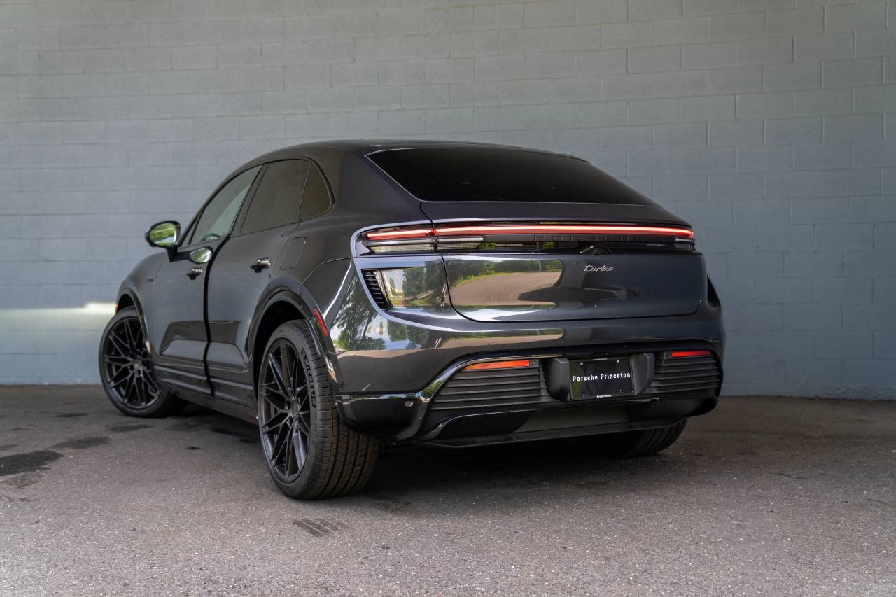 2025 Porsche Macan Turbo Electric photo 3